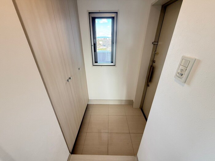 物件内観写真18　(玄関)