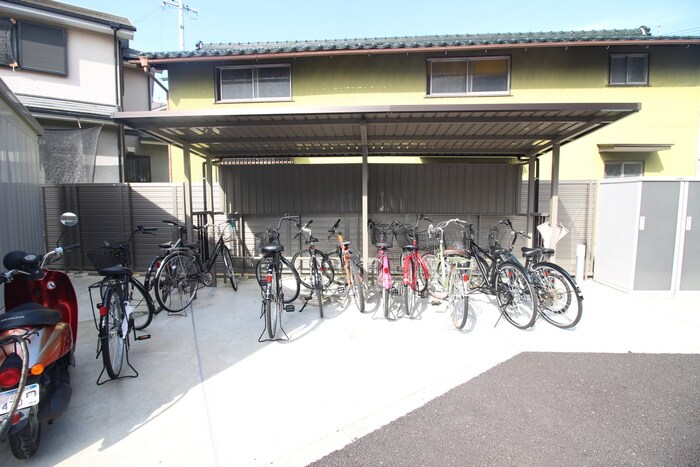 物件外観写真3　(駐輪場)