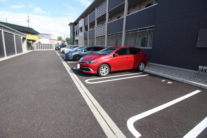 物件外観写真4　(駐車場)