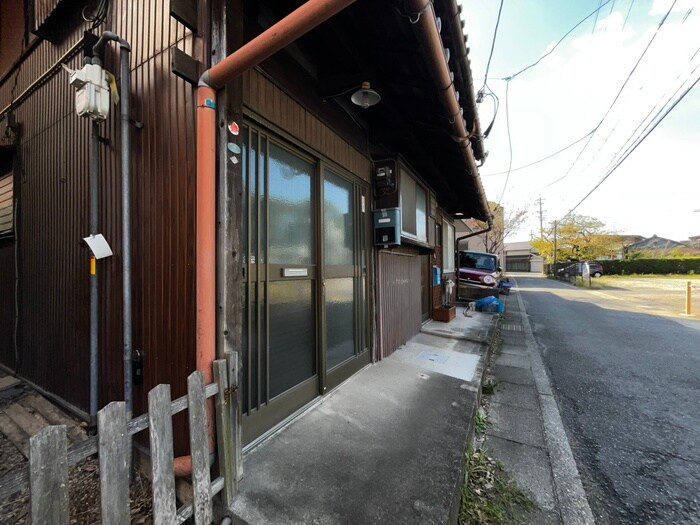 物件外観写真5　(エントランス部分)