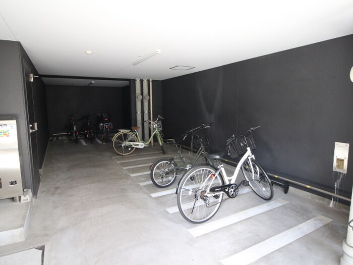 物件外観写真5　(駐輪場)