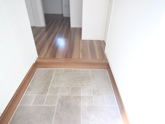 物件内観写真7　(玄関)