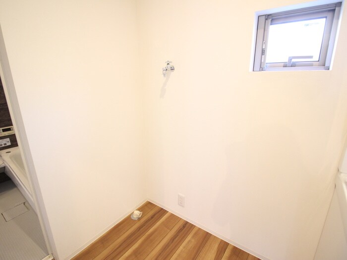 物件内観写真12　(洗濯機置場)