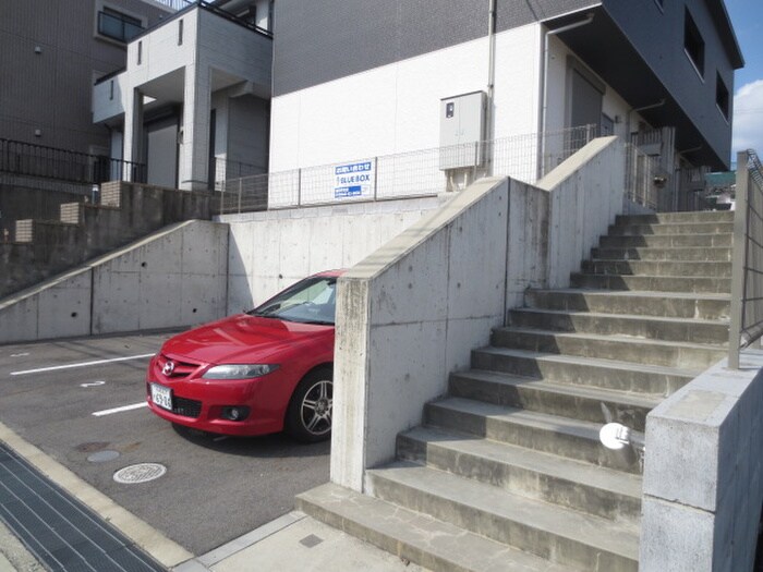 物件外観写真3　(駐車場)