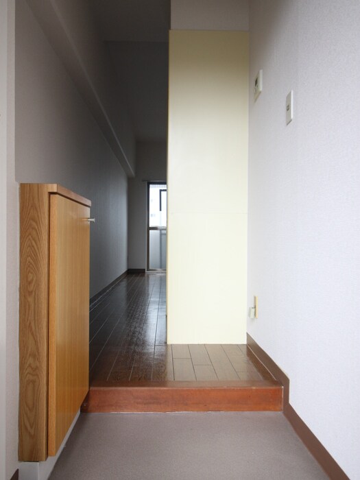 物件内観写真9　(玄関)