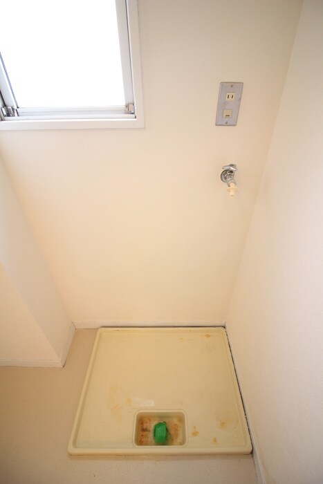 物件内観写真13　(洗濯機置場)