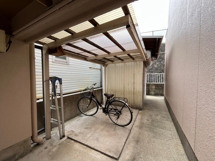 物件外観写真4　(駐輪場)