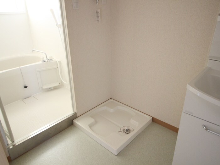 物件内観写真12　(洗濯機置場)