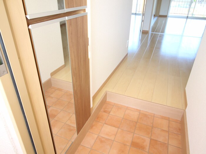 物件内観写真15　(玄関)