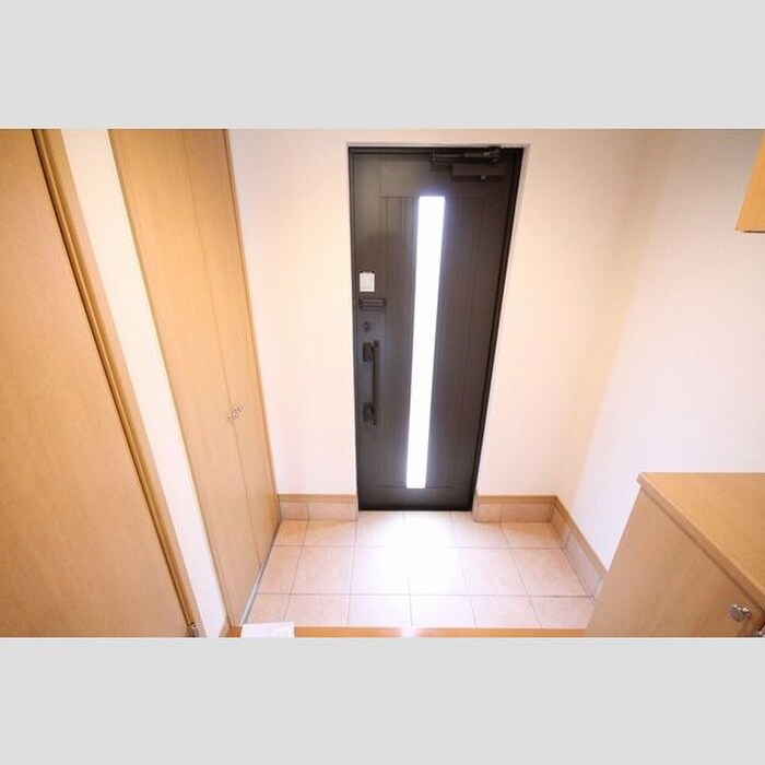 物件内観写真12　(玄関)