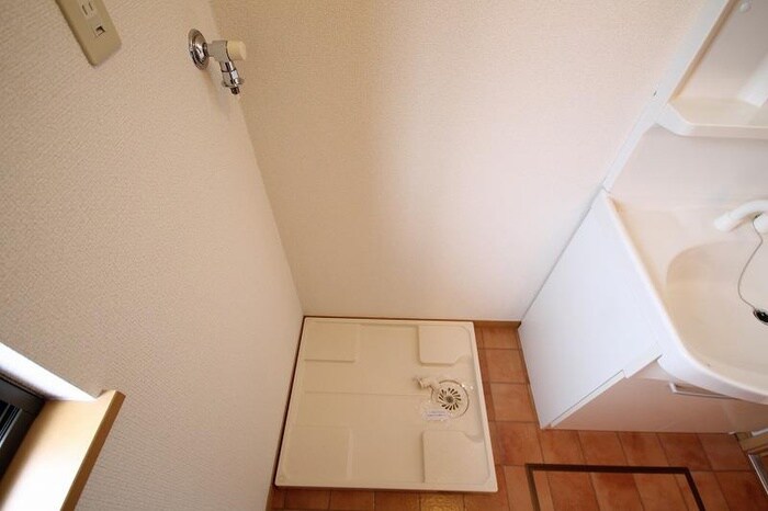 物件内観写真18　(洗濯機置場)