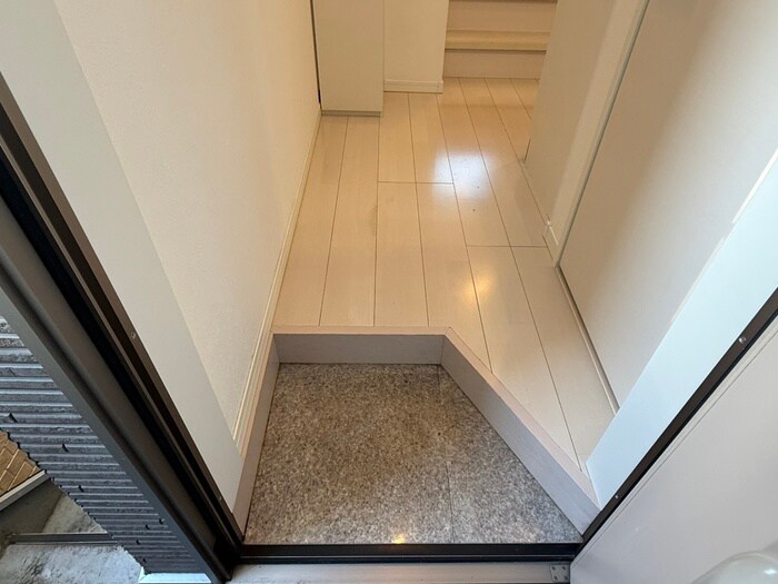 物件内観写真15　(玄関)