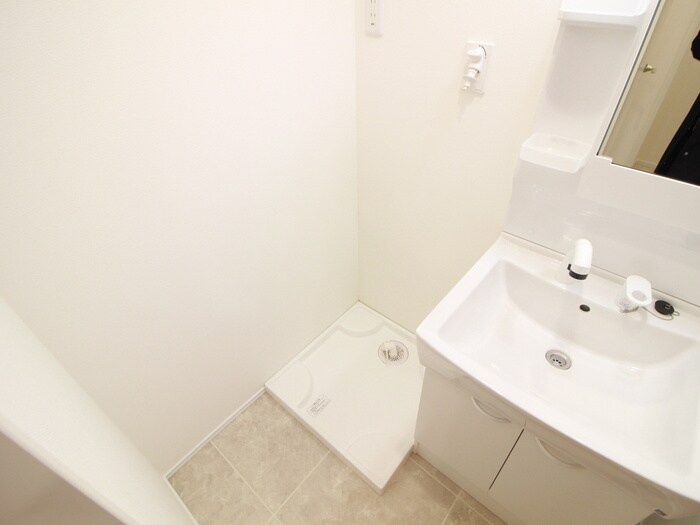 物件内観写真16　(洗濯機置場)