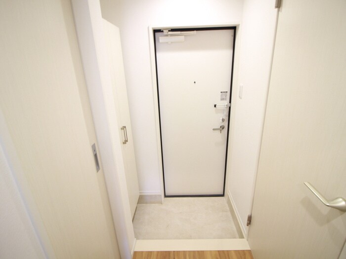 物件内観写真18　(玄関)
