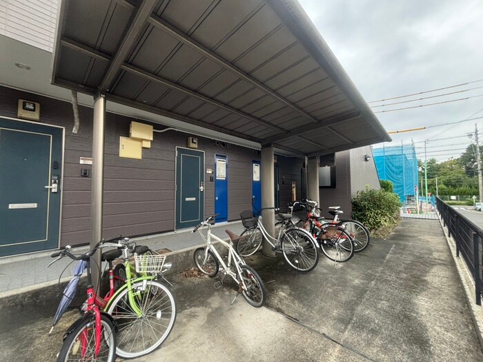 物件外観写真2　(駐車場)