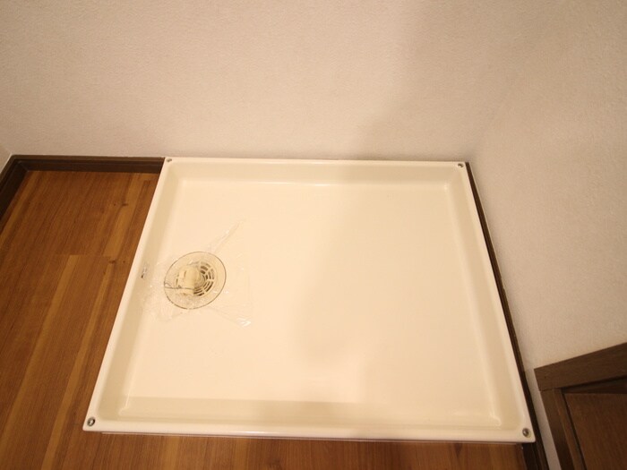 物件内観写真11　(洗濯機置場)