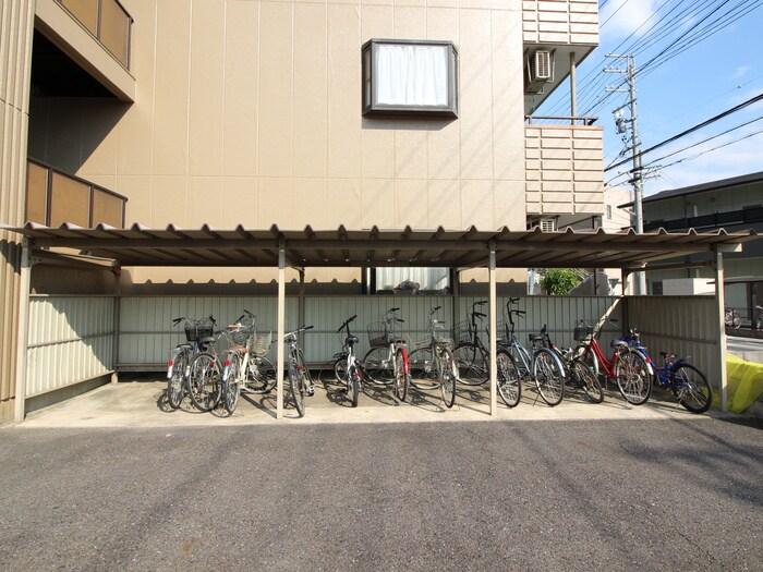 物件外観写真4　(駐輪場)