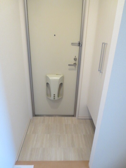 物件内観写真12　(玄関)