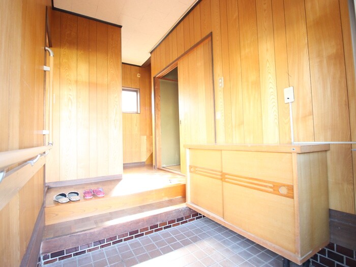 物件内観写真18　(玄関)