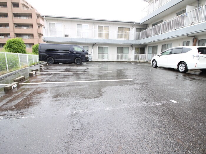 物件外観写真6　(駐車場)