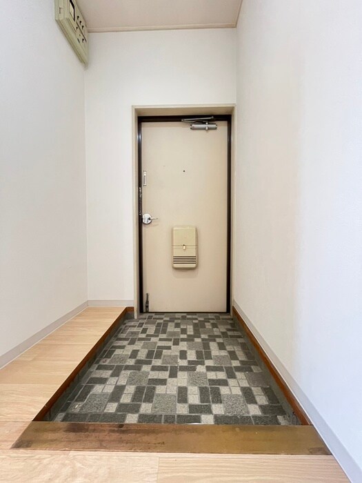 物件内観写真16　(玄関)