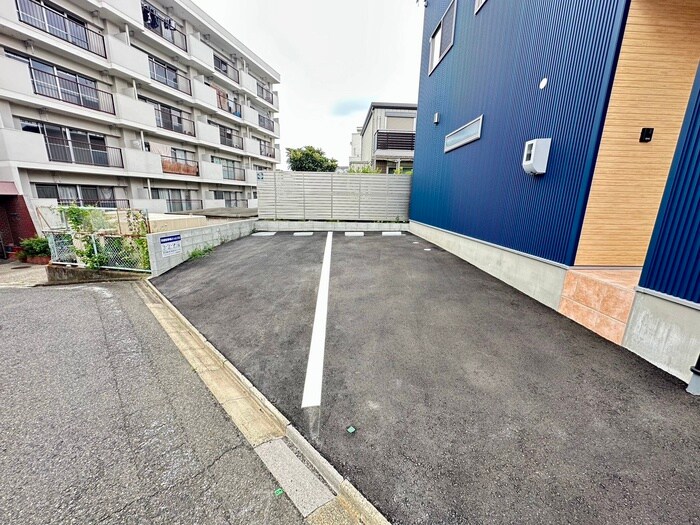 物件外観写真4　(駐車場)