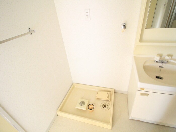 物件内観写真13　(洗濯機置場)