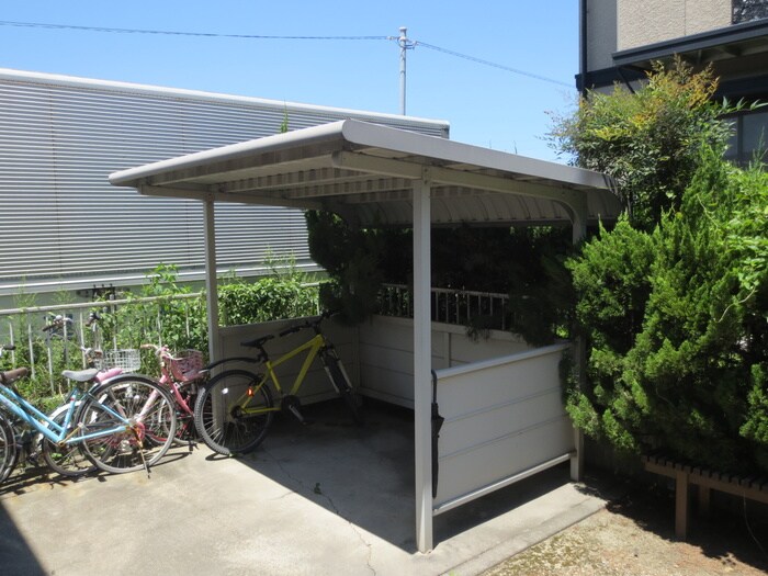 物件外観写真3　(駐輪場)