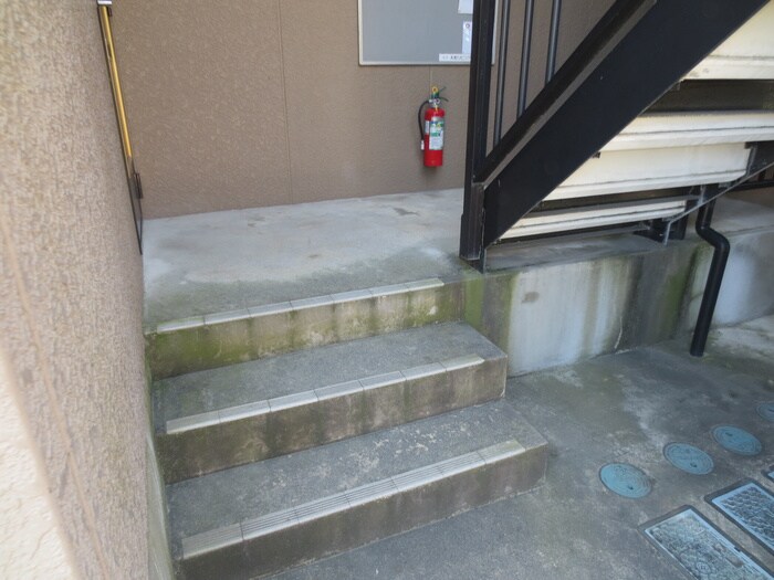 物件外観写真6　(エントランス部分)