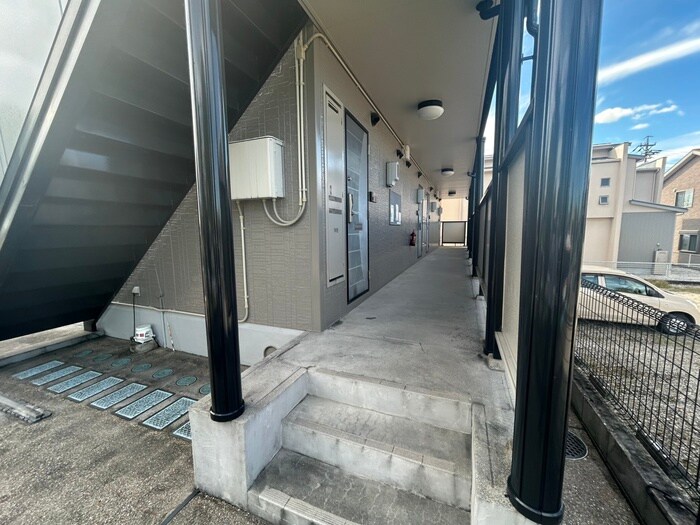 物件外観写真5　(エントランス部分)