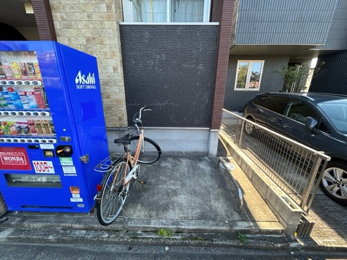 物件外観写真2　(駐輪場)