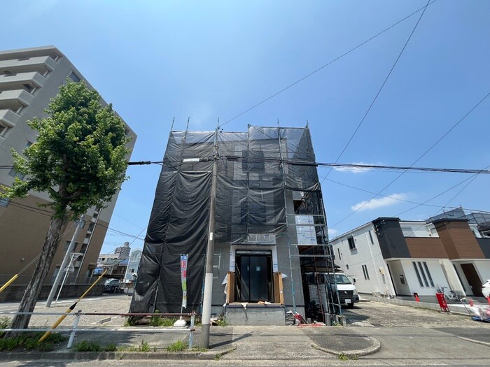 建築中