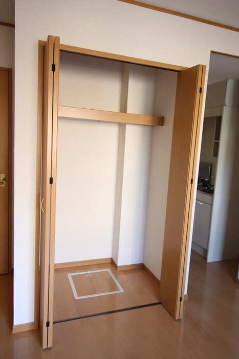 物件内観写真10　(収納)