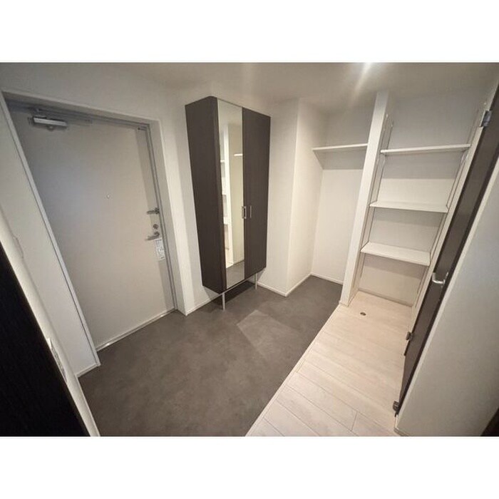 物件内観写真6　(玄関)