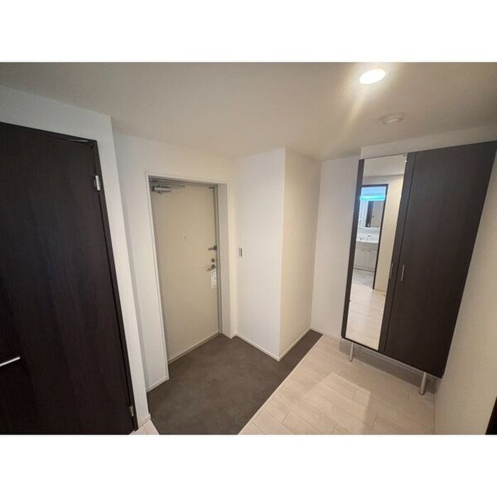 物件内観写真6　(玄関)