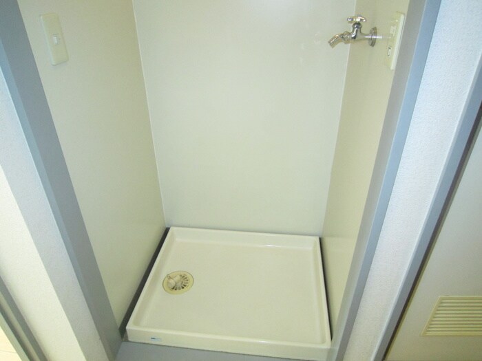 物件内観写真12　(洗濯機置場)