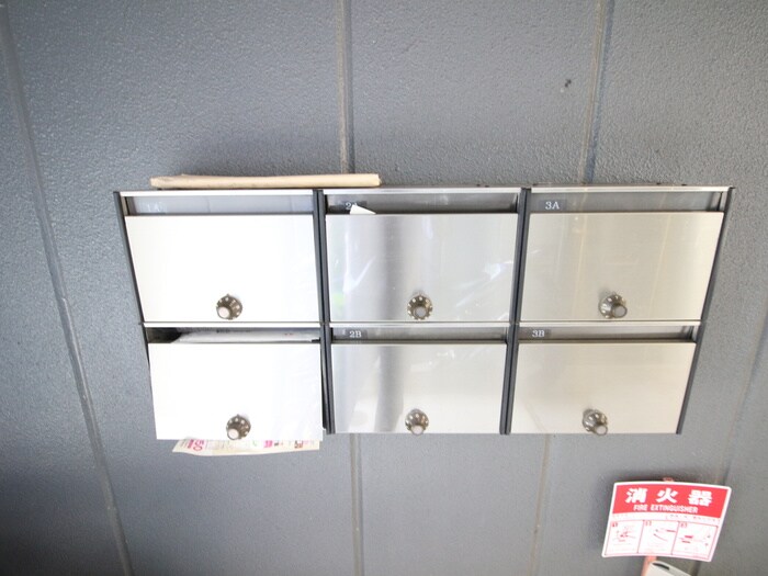 物件外観写真6　(エントランス部分)