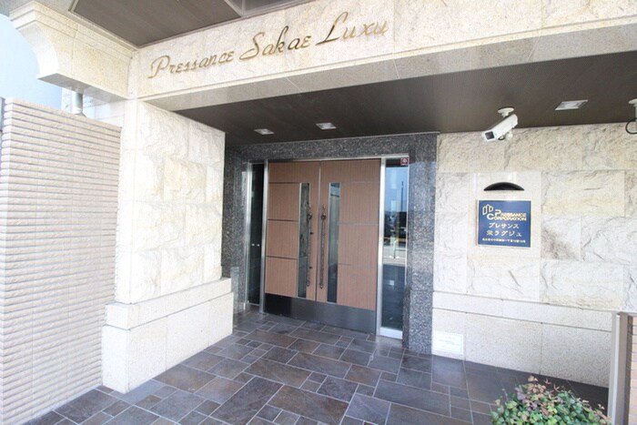 物件外観写真2　(エントランス部分)