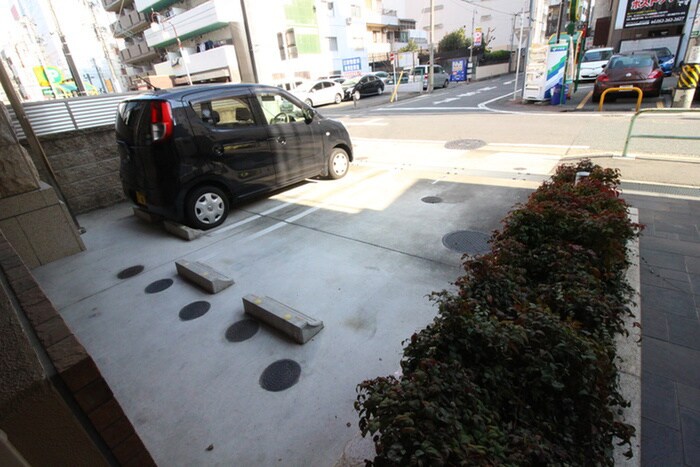 物件外観写真4　(駐車場)