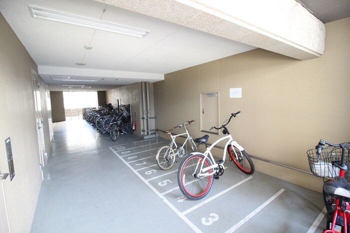 物件外観写真5　(駐輪場)