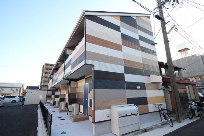 物件外観写真6　(エントランス部分)