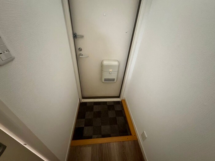 物件内観写真13　(玄関)