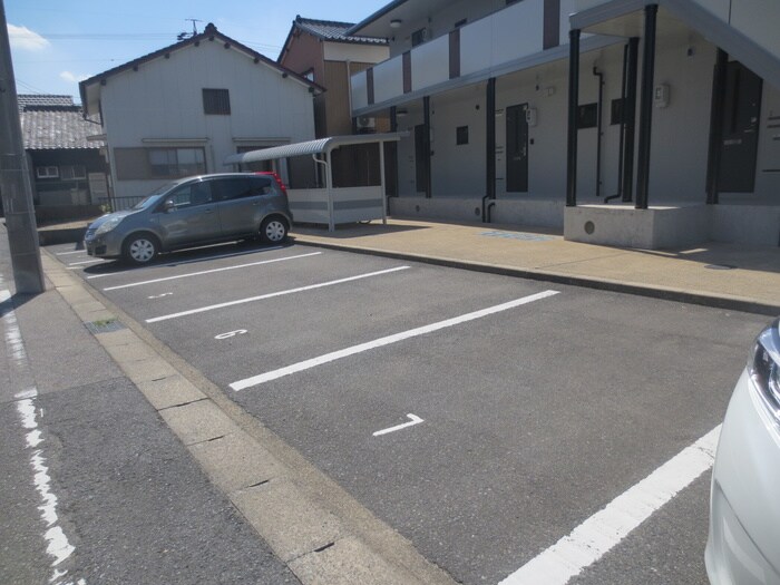 物件外観写真6　(駐車場)