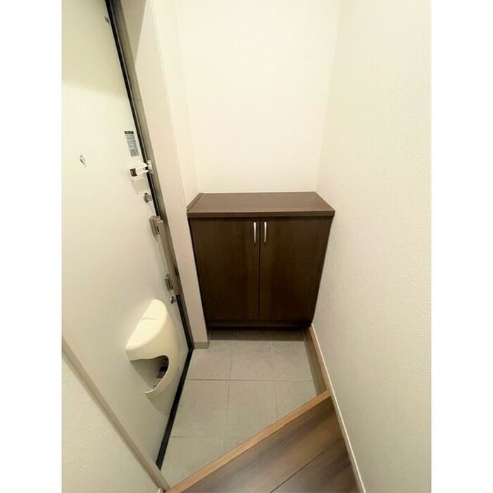 物件内観写真4　(玄関)