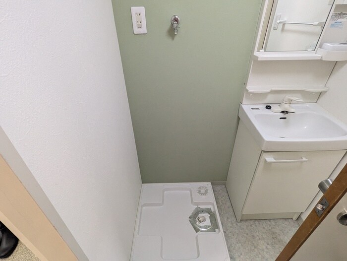 物件内観写真14　(洗濯機置場)