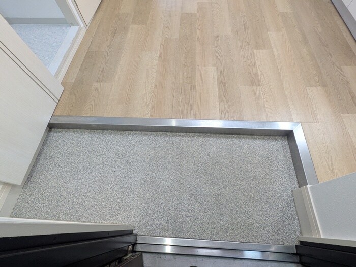 物件内観写真15　(玄関)