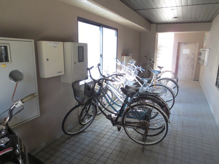 物件外観写真6　(駐輪場)