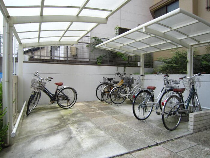 物件外観写真4　(駐輪場)