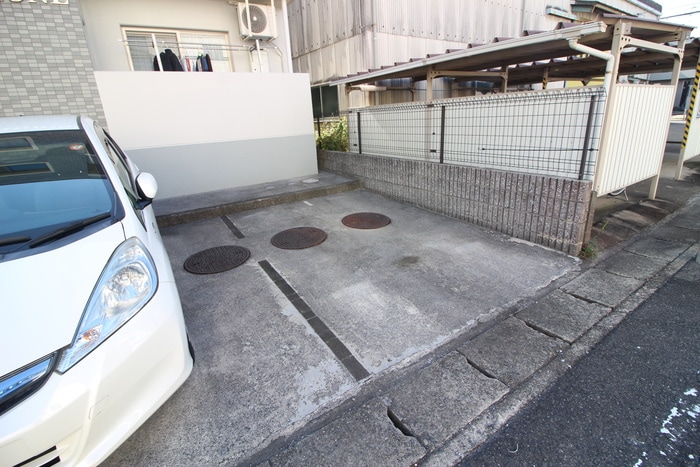 物件外観写真3　(駐車場)