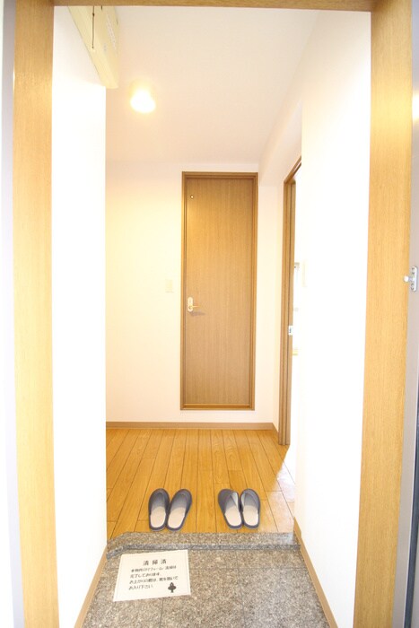 物件内観写真10　(玄関)